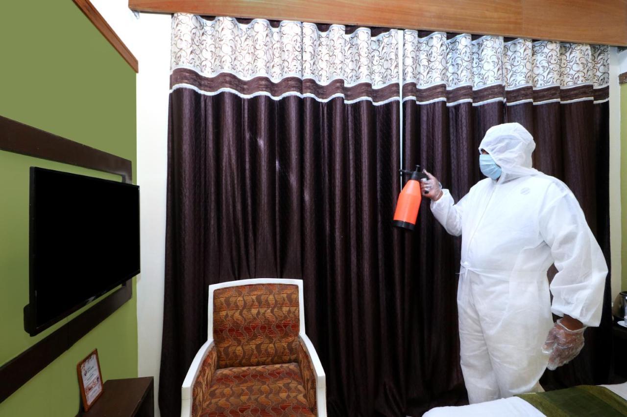 Hotel Seven- Center Of City Chandigarh Ngoại thất bức ảnh