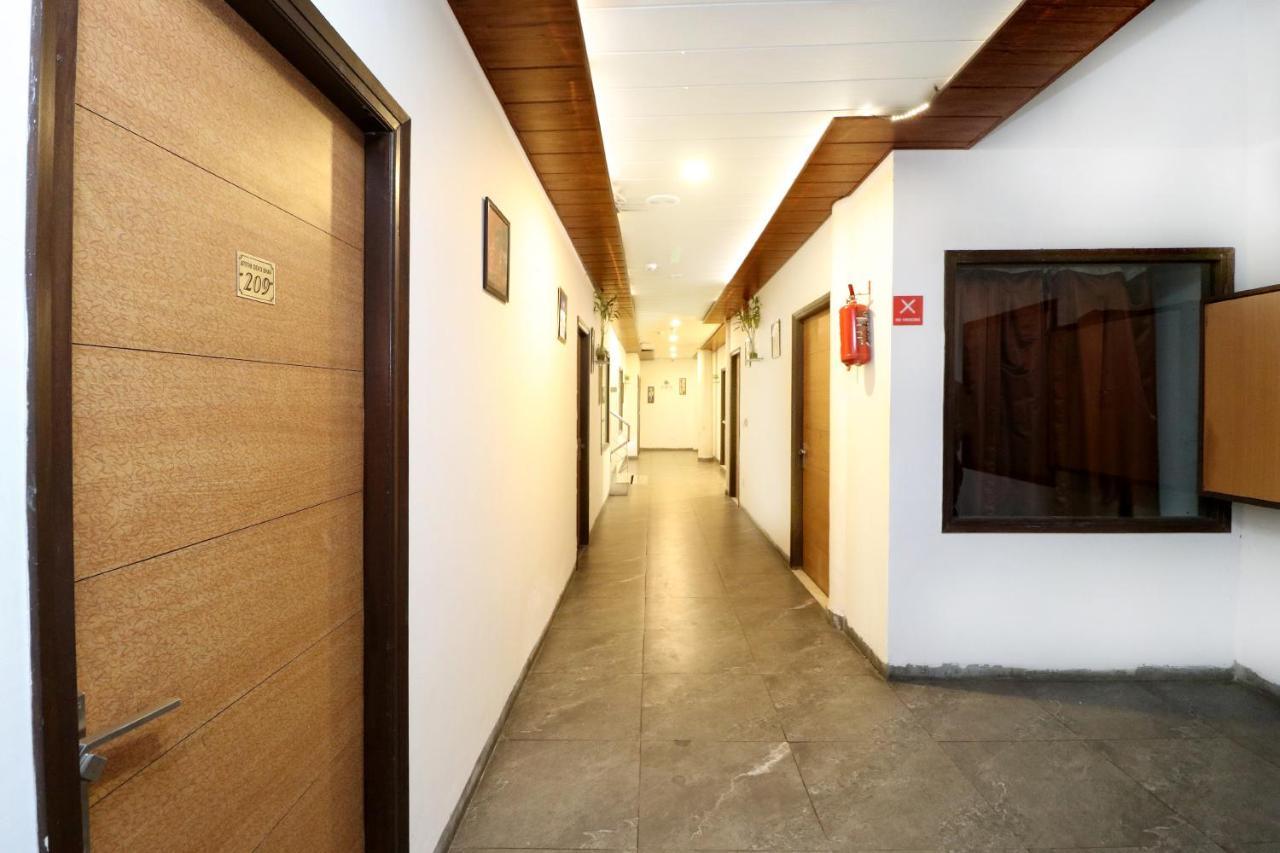 Hotel Seven- Center Of City Chandigarh Ngoại thất bức ảnh
