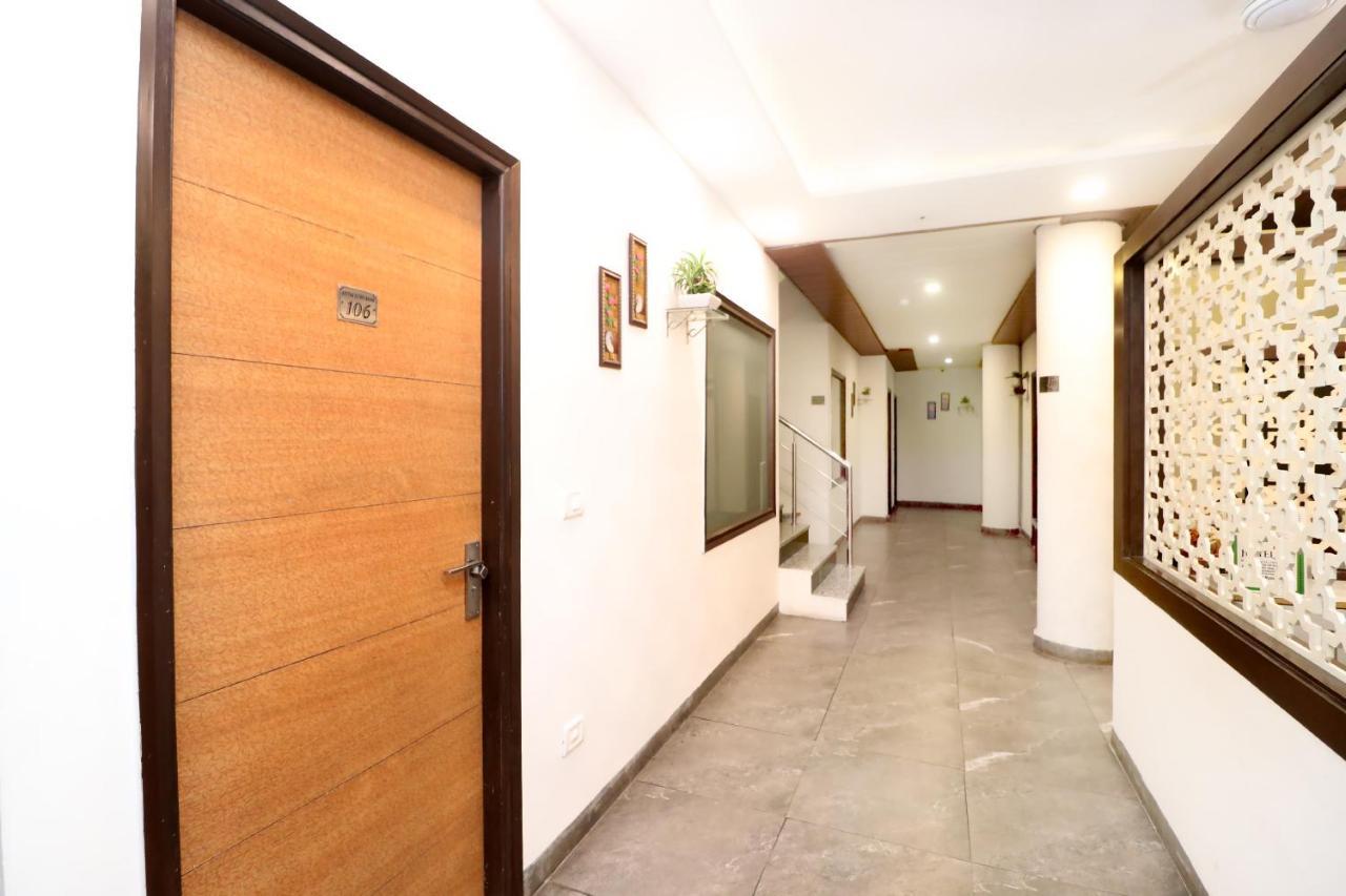 Hotel Seven- Center Of City Chandigarh Ngoại thất bức ảnh