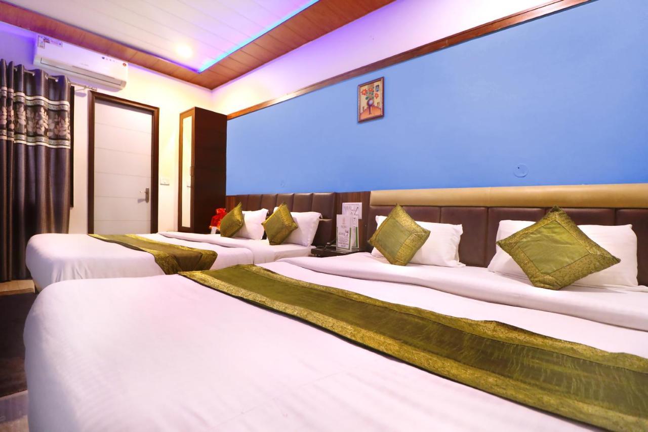 Hotel Seven- Center Of City Chandigarh Ngoại thất bức ảnh