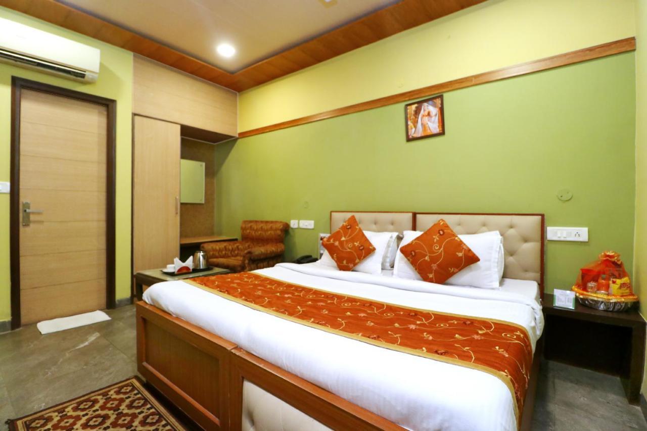 Hotel Seven- Center Of City Chandigarh Ngoại thất bức ảnh