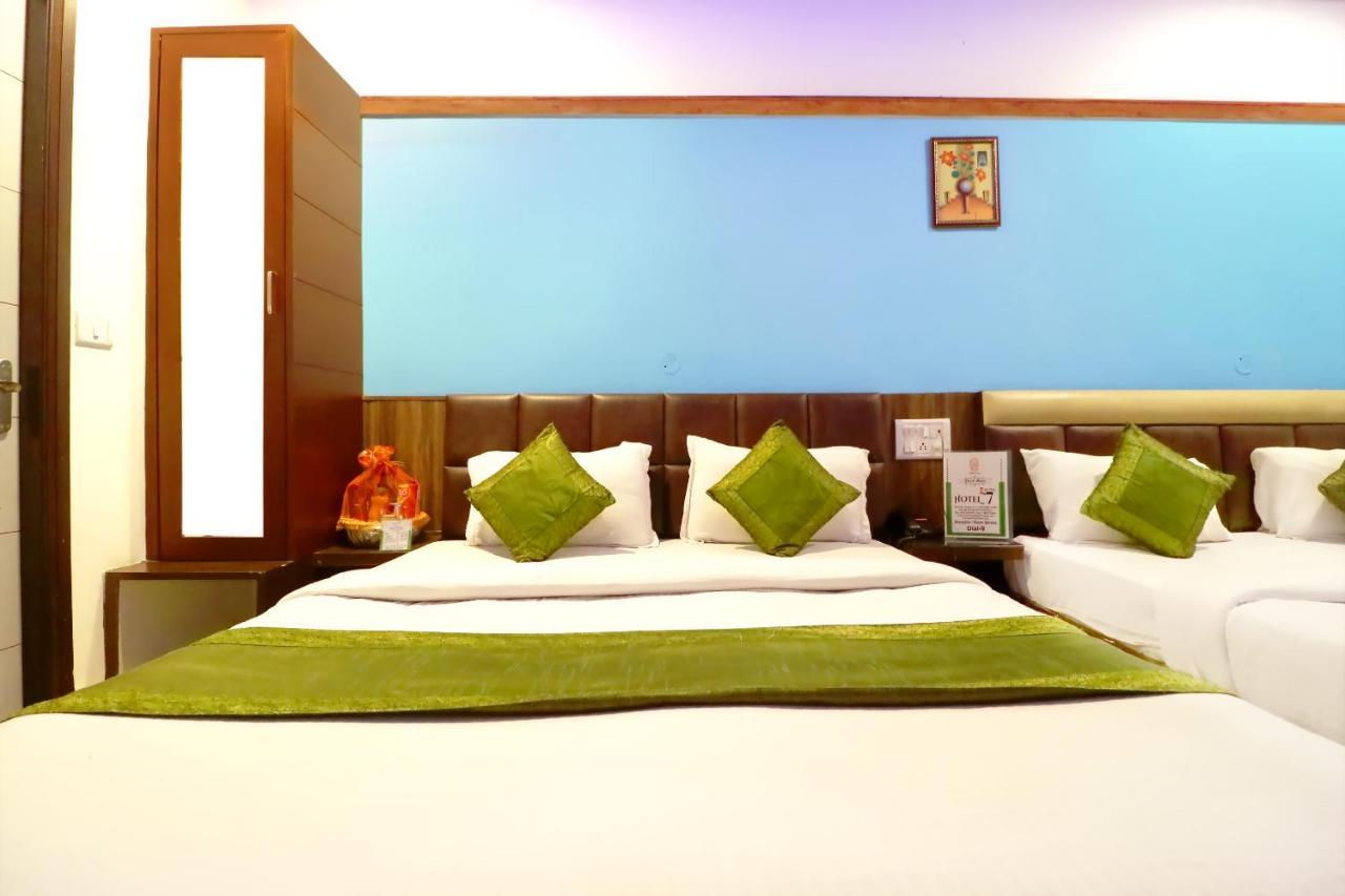 Hotel Seven- Center Of City Chandigarh Ngoại thất bức ảnh