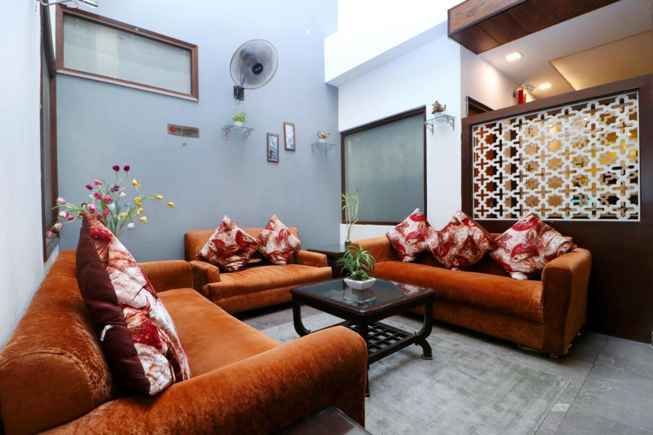 Hotel Seven- Center Of City Chandigarh Ngoại thất bức ảnh
