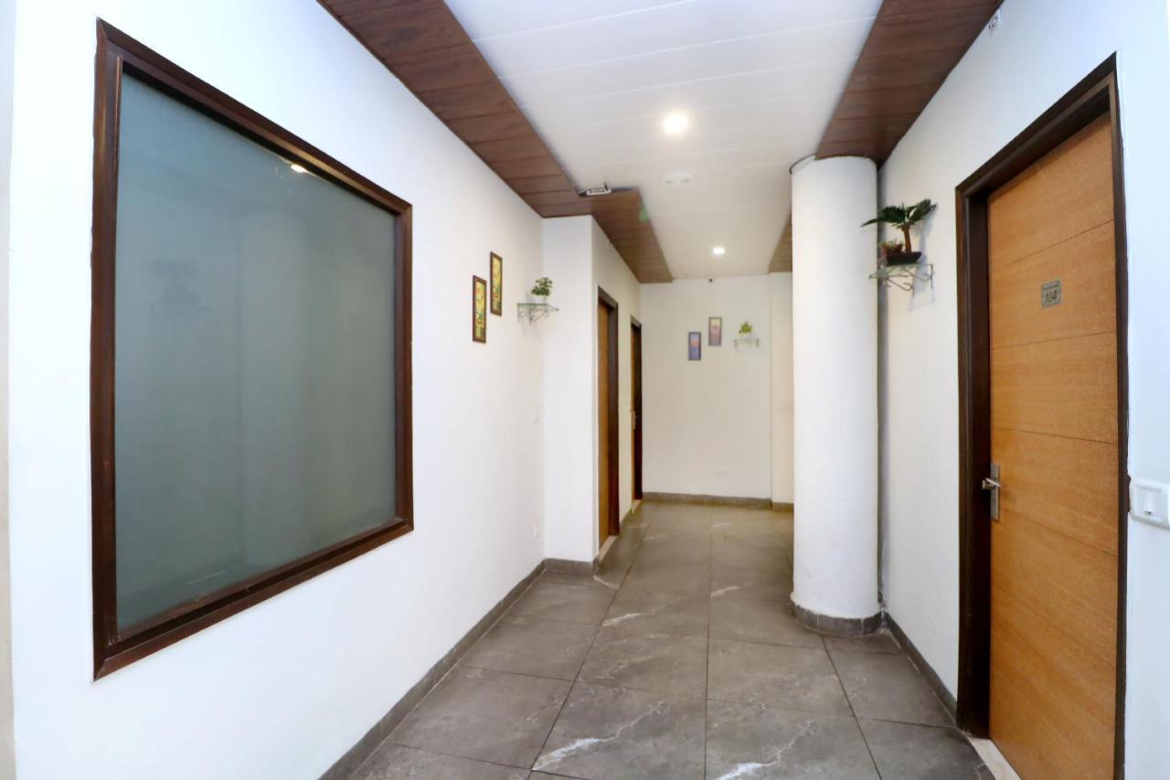 Hotel Seven- Center Of City Chandigarh Ngoại thất bức ảnh