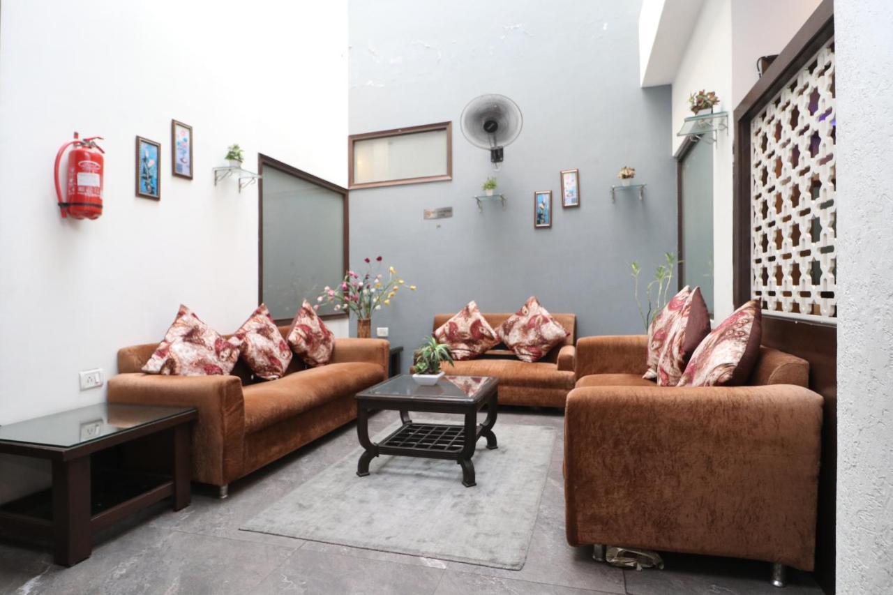 Hotel Seven- Center Of City Chandigarh Ngoại thất bức ảnh