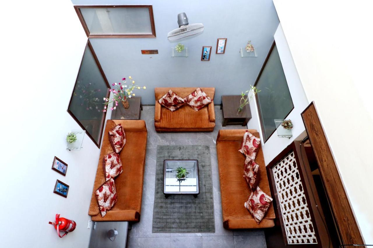 Hotel Seven- Center Of City Chandigarh Ngoại thất bức ảnh