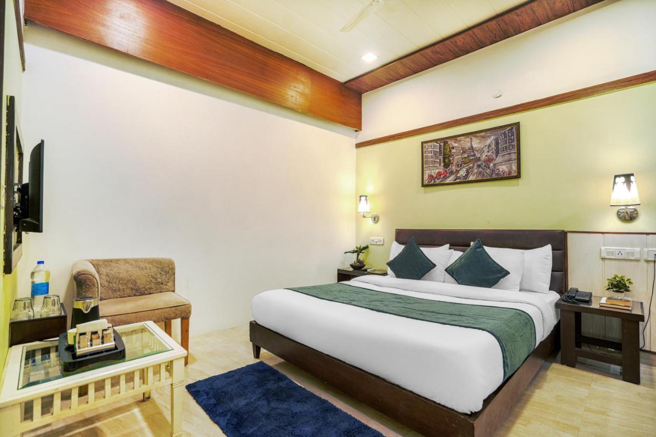 Hotel Seven- Center Of City Chandigarh Ngoại thất bức ảnh