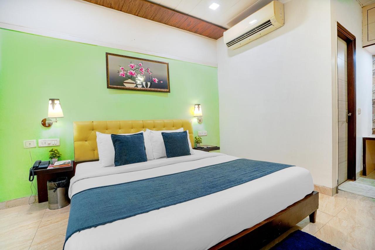 Hotel Seven- Center Of City Chandigarh Ngoại thất bức ảnh