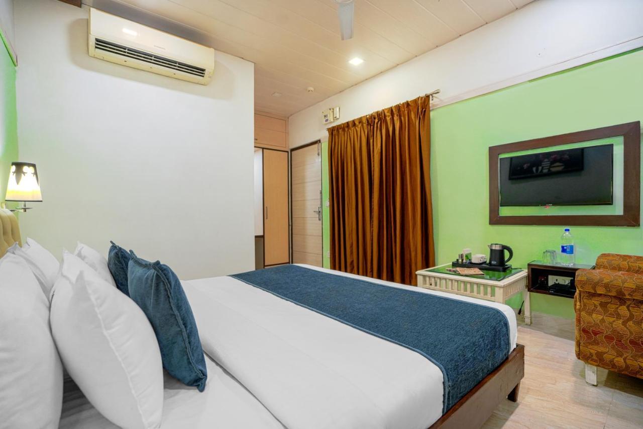 Hotel Seven- Center Of City Chandigarh Ngoại thất bức ảnh