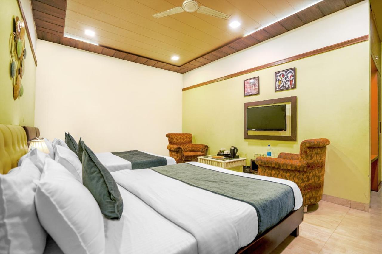 Hotel Seven- Center Of City Chandigarh Ngoại thất bức ảnh