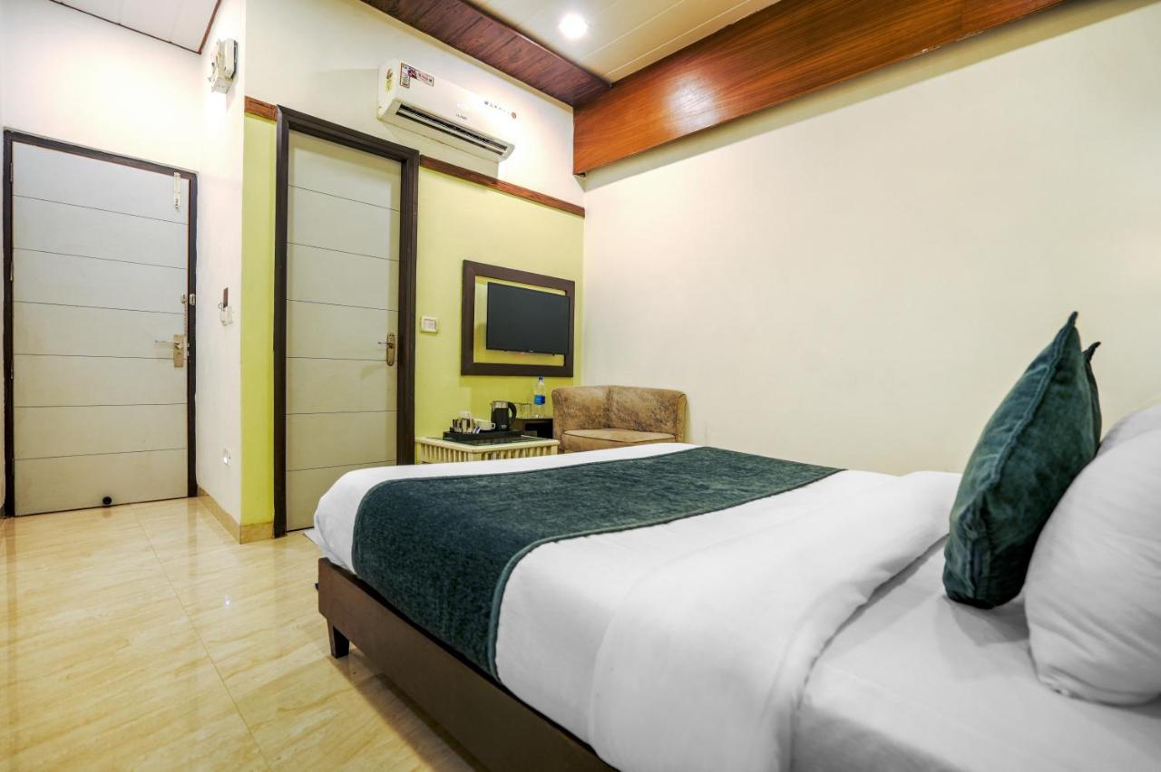 Hotel Seven- Center Of City Chandigarh Ngoại thất bức ảnh
