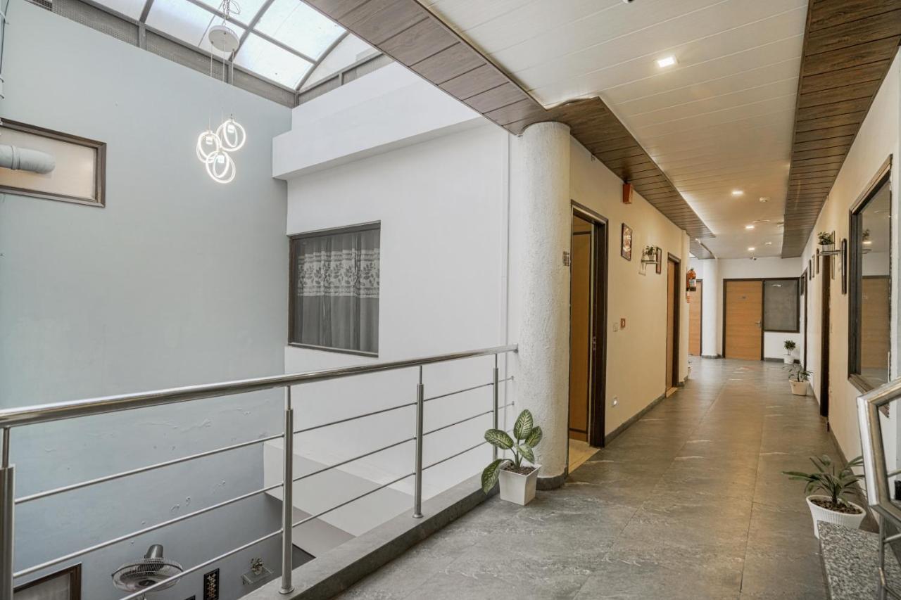 Hotel Seven- Center Of City Chandigarh Ngoại thất bức ảnh