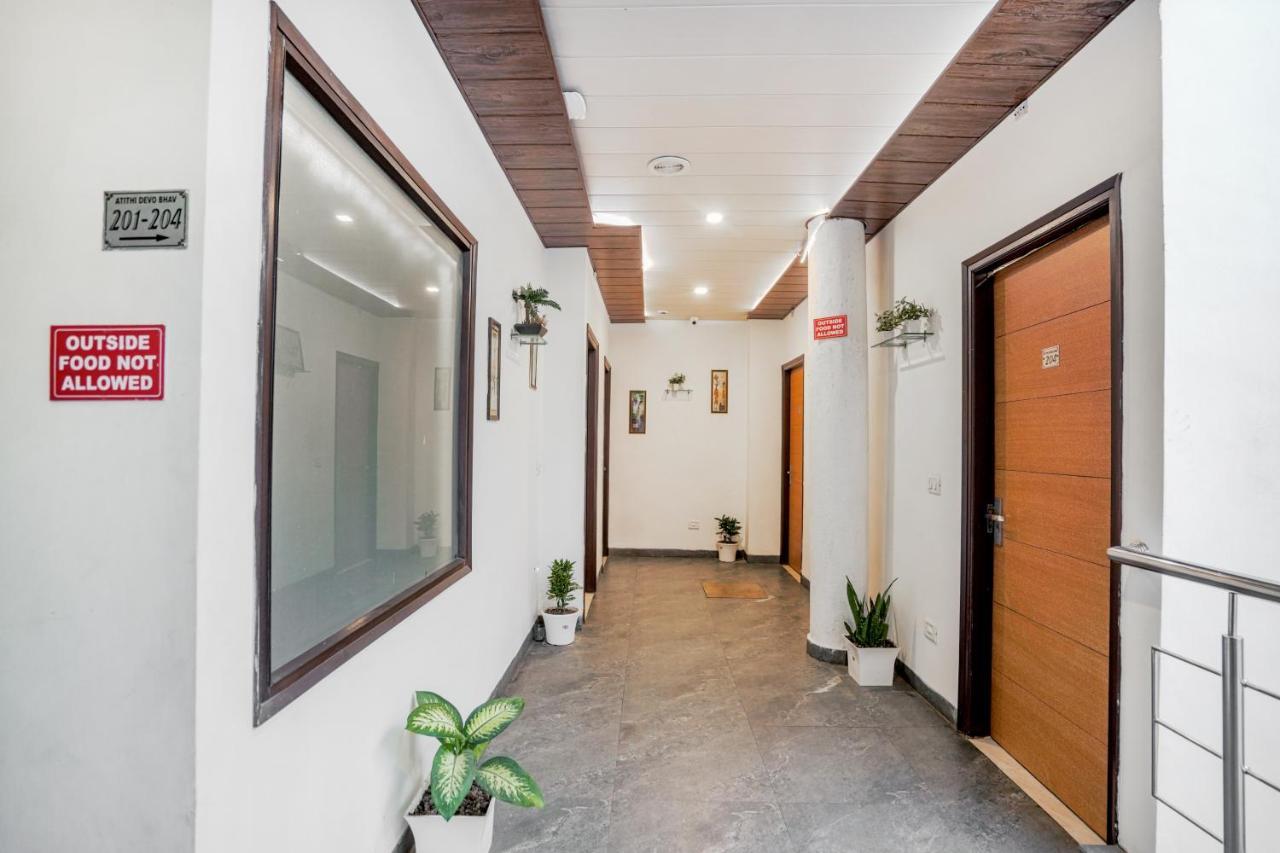 Hotel Seven- Center Of City Chandigarh Ngoại thất bức ảnh
