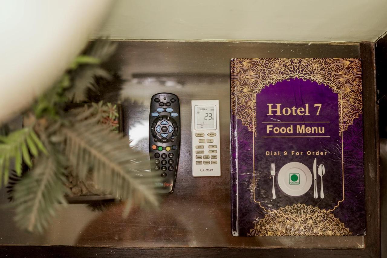 Hotel Seven- Center Of City Chandigarh Ngoại thất bức ảnh